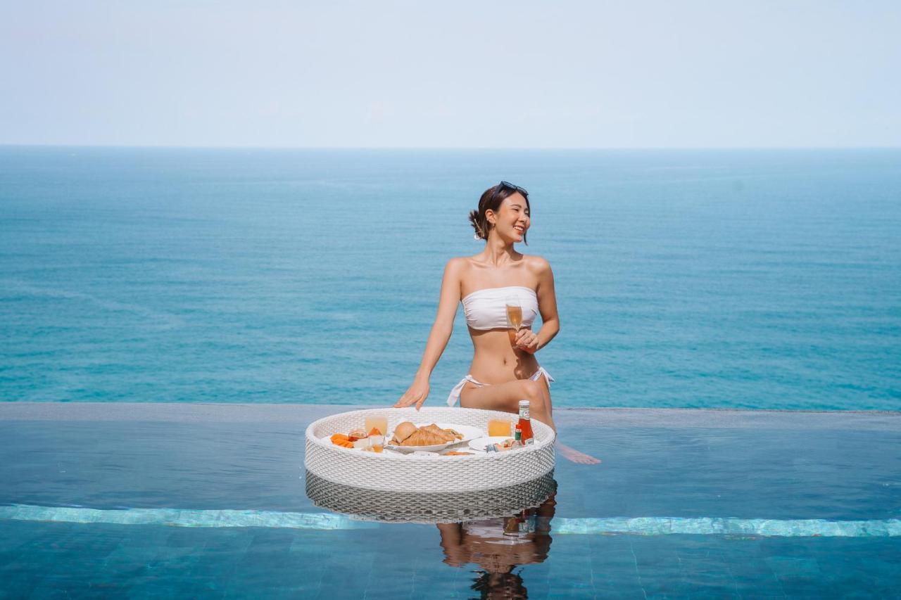 The Shore At Katathani - Adult Only - Sha Extra Plus Экстерьер фото A woman at a pool
