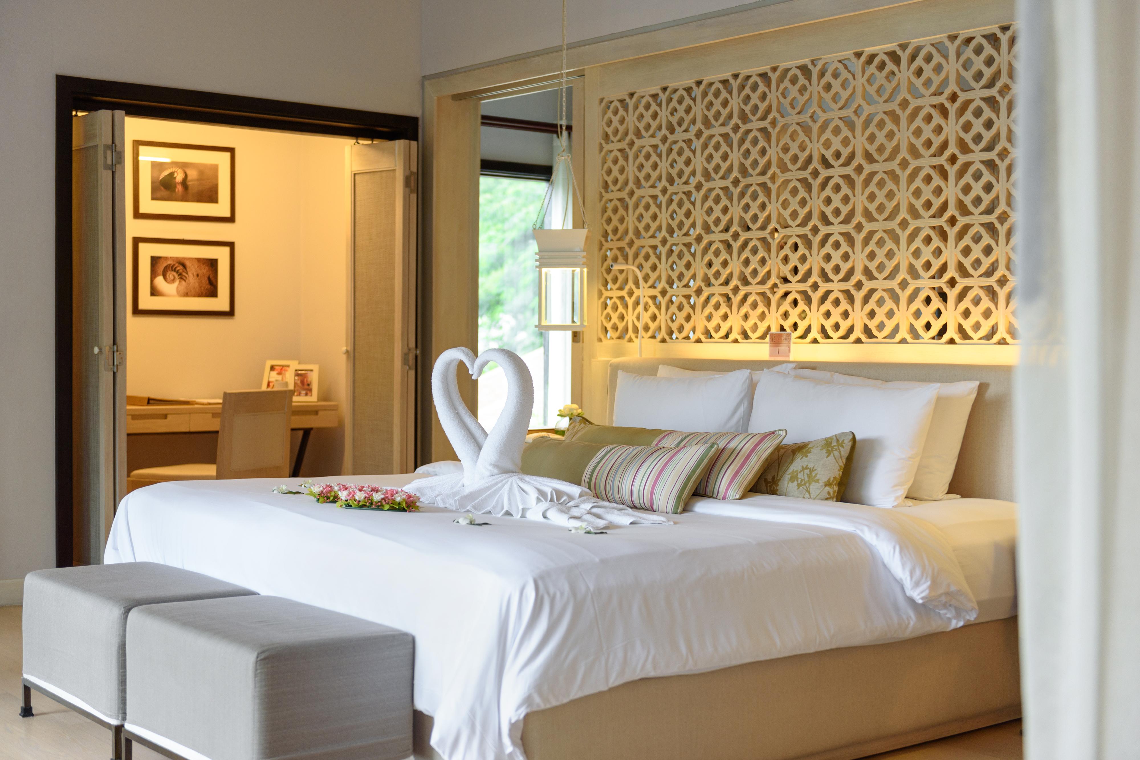 The Shore At Katathani - Adult Only - Sha Extra Plus Экстерьер фото A bedroom at the resort